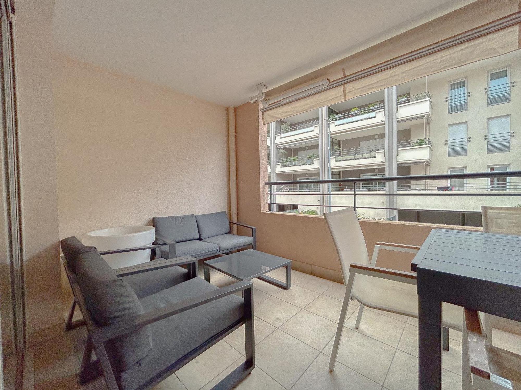 Appartement Centrale A 100 M Des Plages Rue De Provence Saint-Raphael  Exterior photo